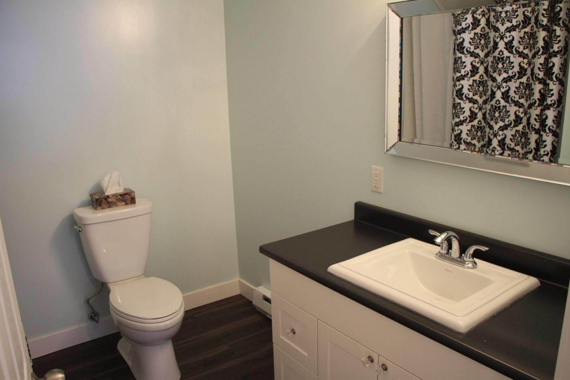 Stoneshire Guesthouse Клиъруотър Екстериор снимка