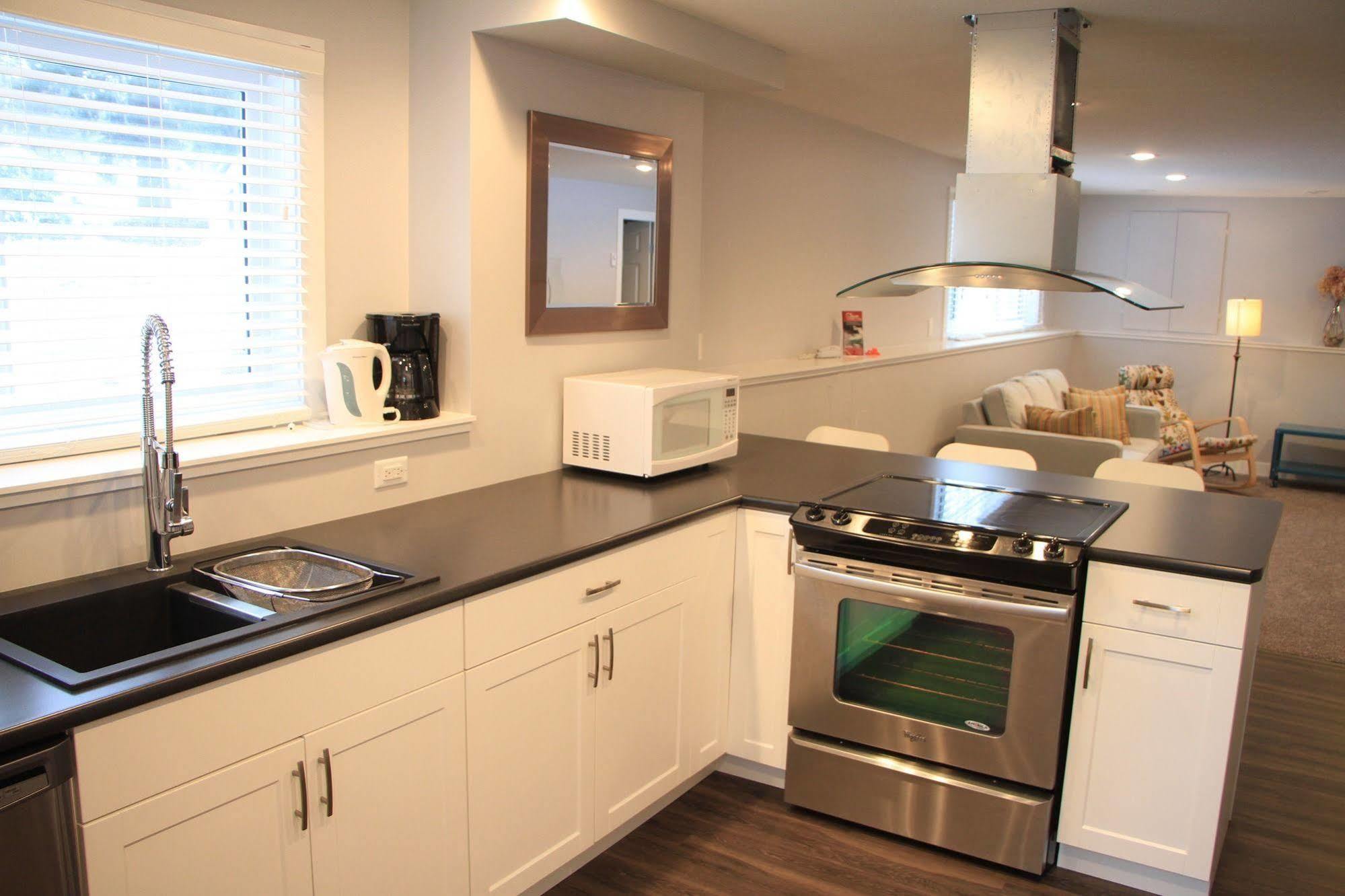 Stoneshire Guesthouse Клиъруотър Екстериор снимка